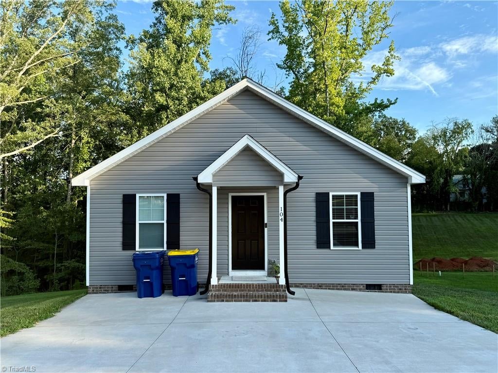 104 E Gene Hairston Street — photo
