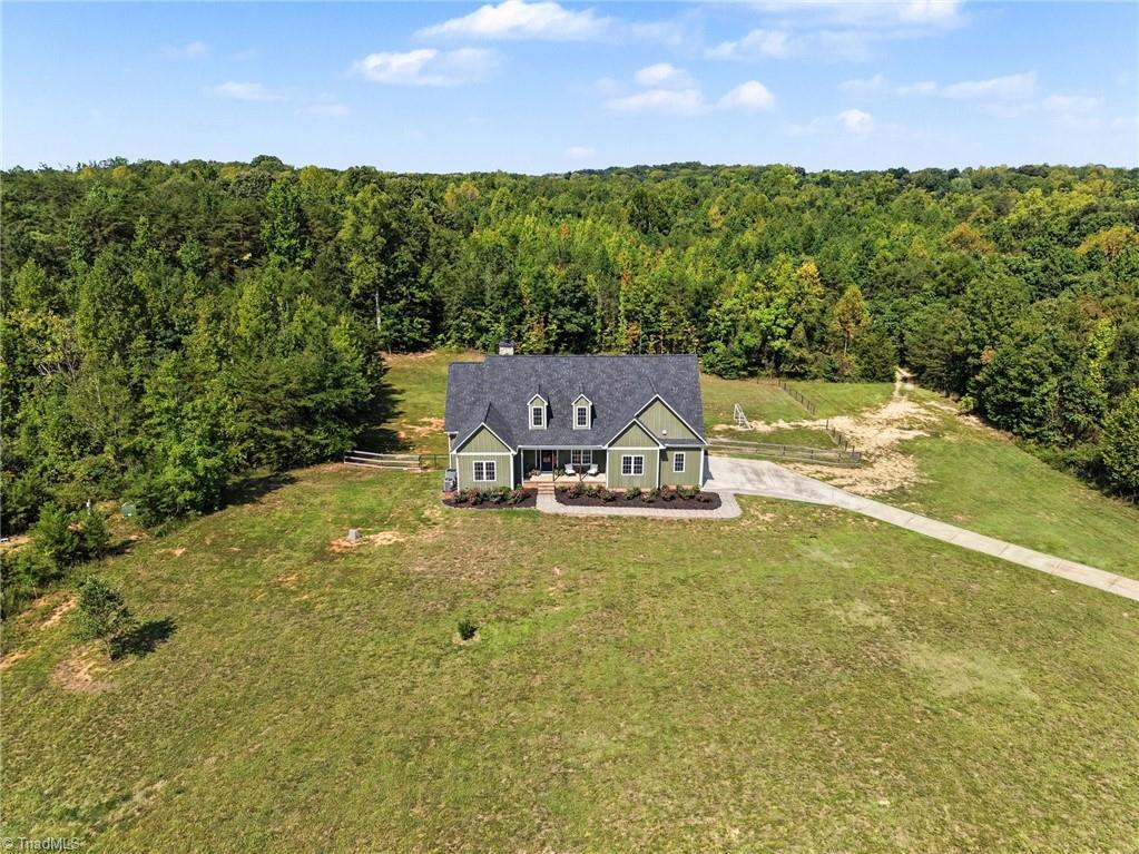 197 Lake Meadows Drive — photo