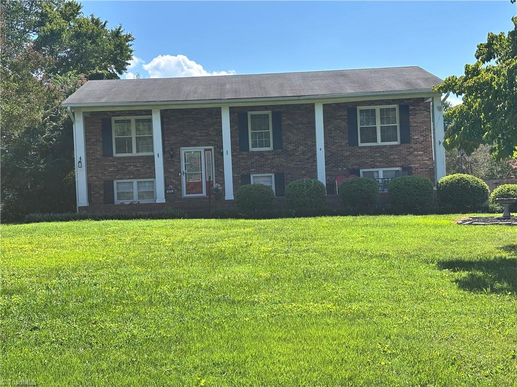 1024 Kelwyn Lane — photo