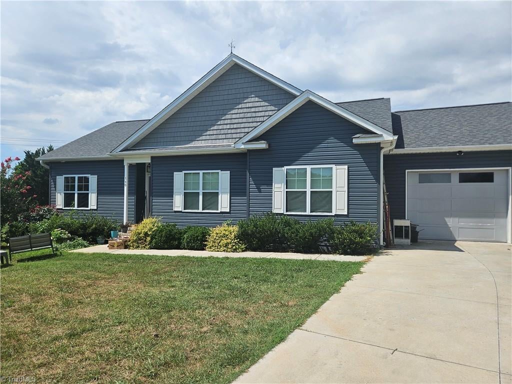 180 Oakshire Court — photo