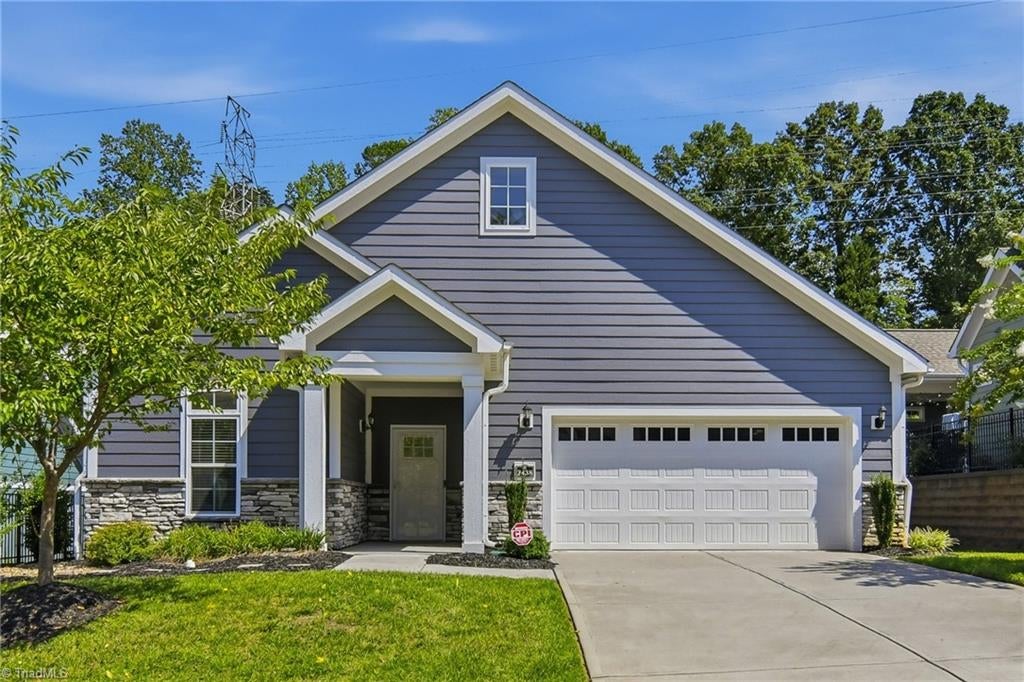 2438 Albemarle Court — photo