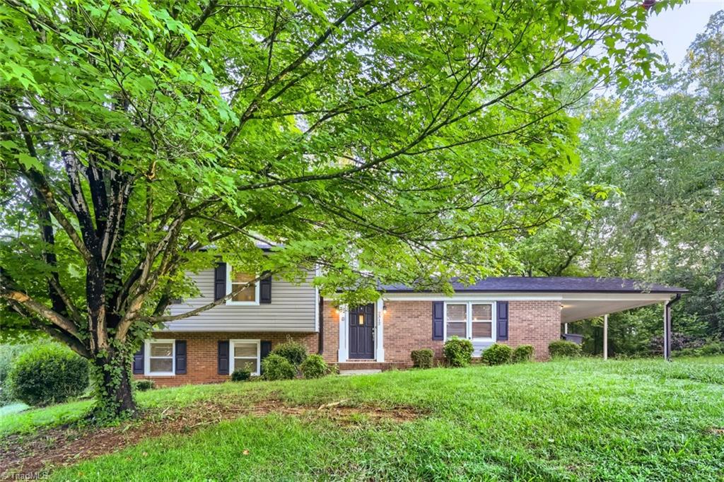 2312 Barnsley Court — photo
