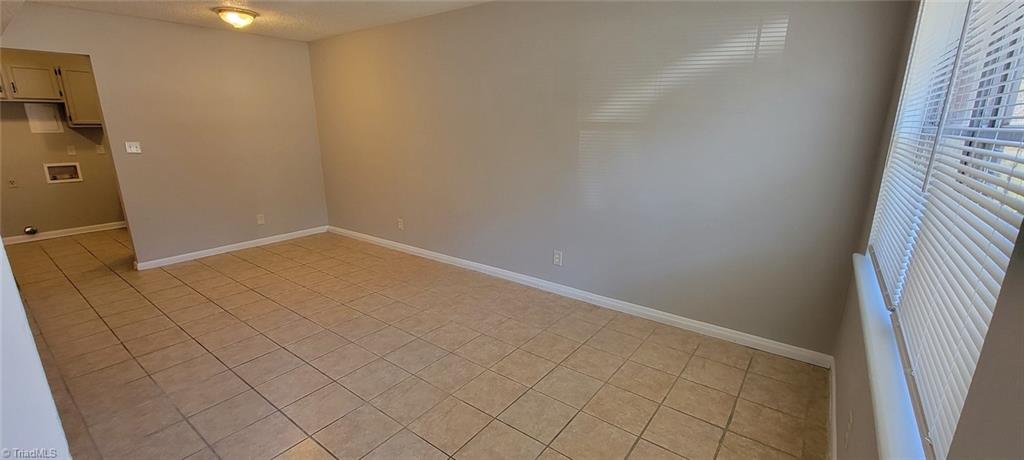 3923 Overland Heights B — photo