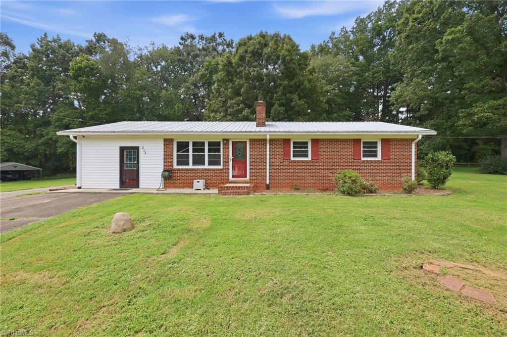 212 Circle Drive — photo