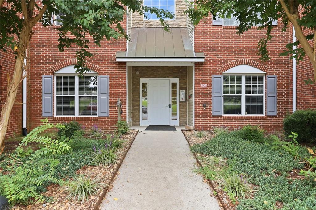 6941 Hanesbrook Circle 104 — photo