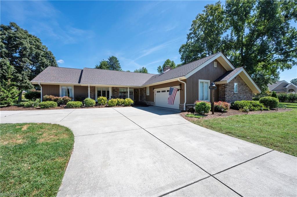 109 Holly Circle — photo