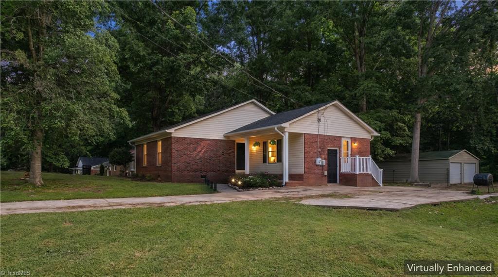 611 Woodland Drive — photo