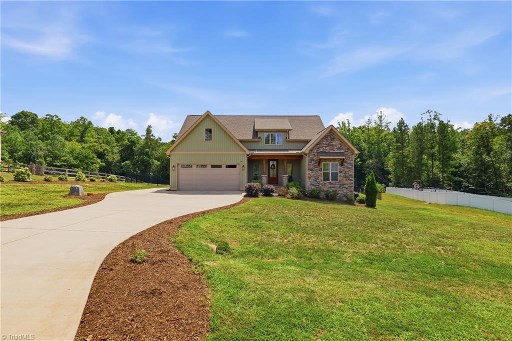 8829 Belews Ridge Road — photo