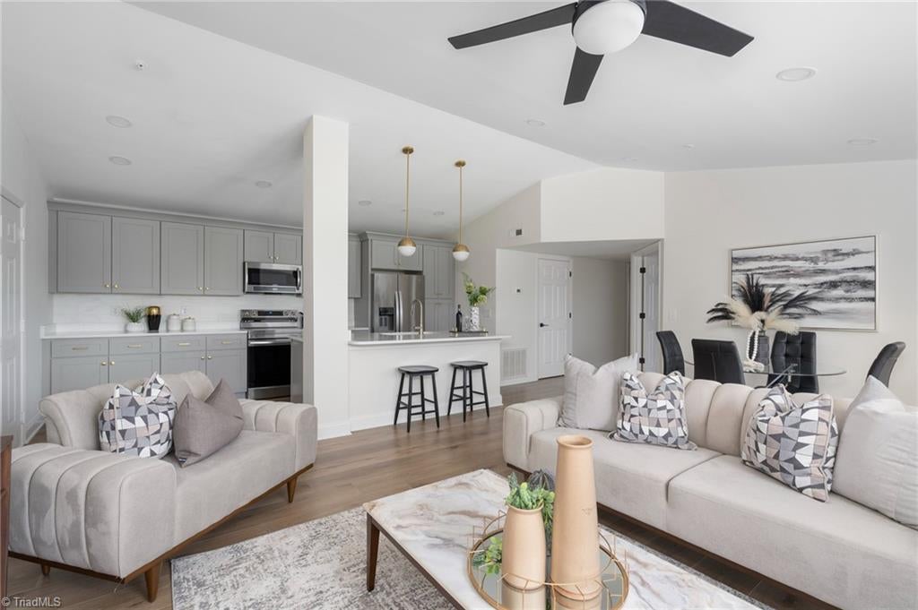 3729-3D Morris Farm Drive 3D — photo