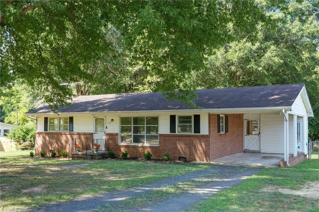 801 Grand Oaks Drive — photo