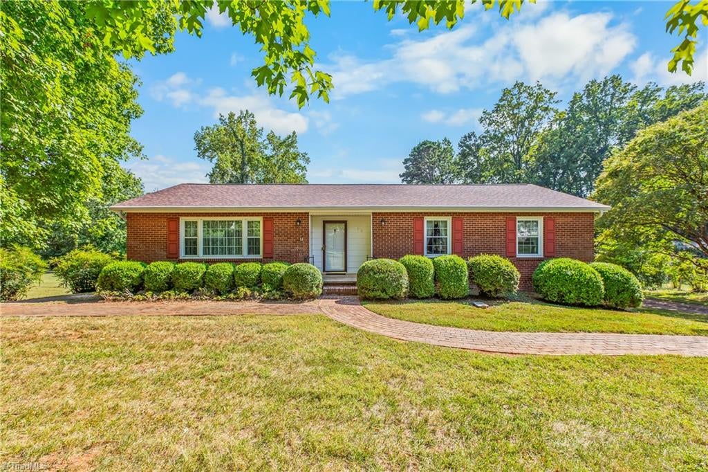 2140 Sallies Lane — photo