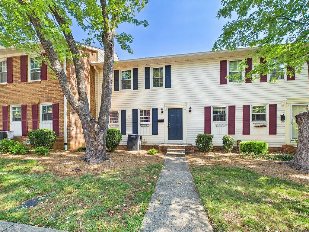 3219 Regents Park Lane C — photo