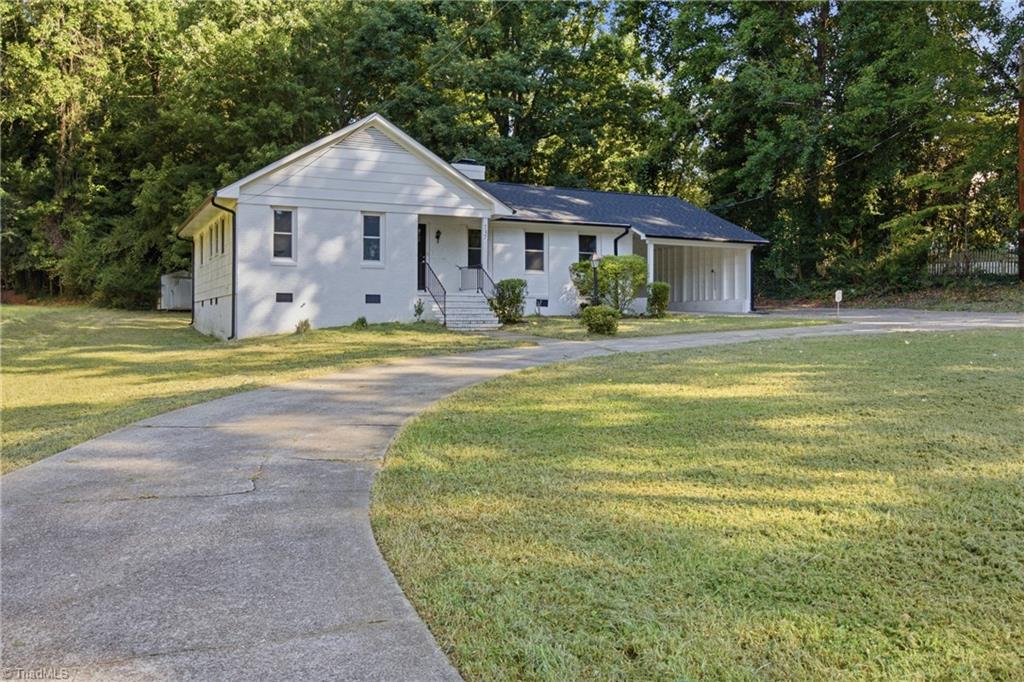 737 Lakeview Drive — photo