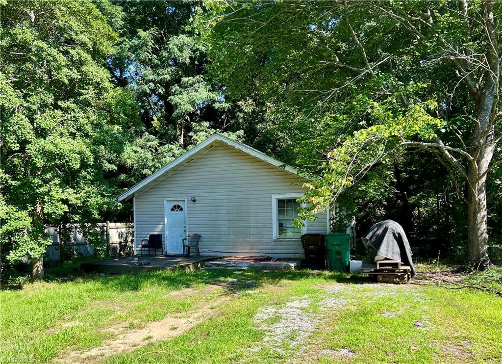 207 Crestwood Circle — photo