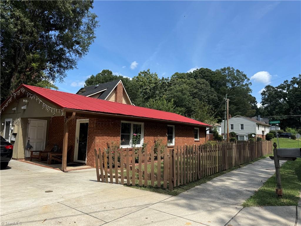 301 E State Avenue, High Point, NC 27262 — photo 2