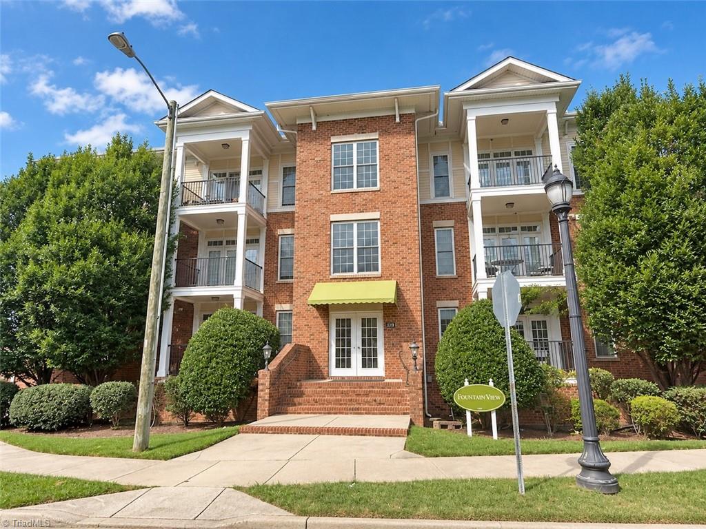 238 E Lewis Street 403 — photo