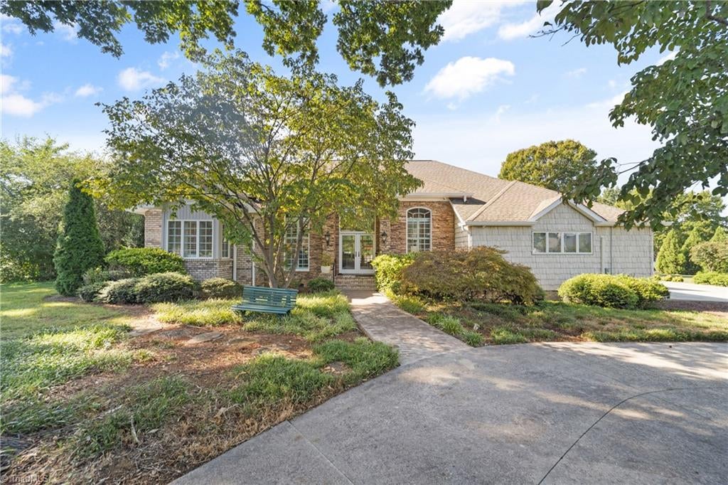 675 Riverbend Drive — photo