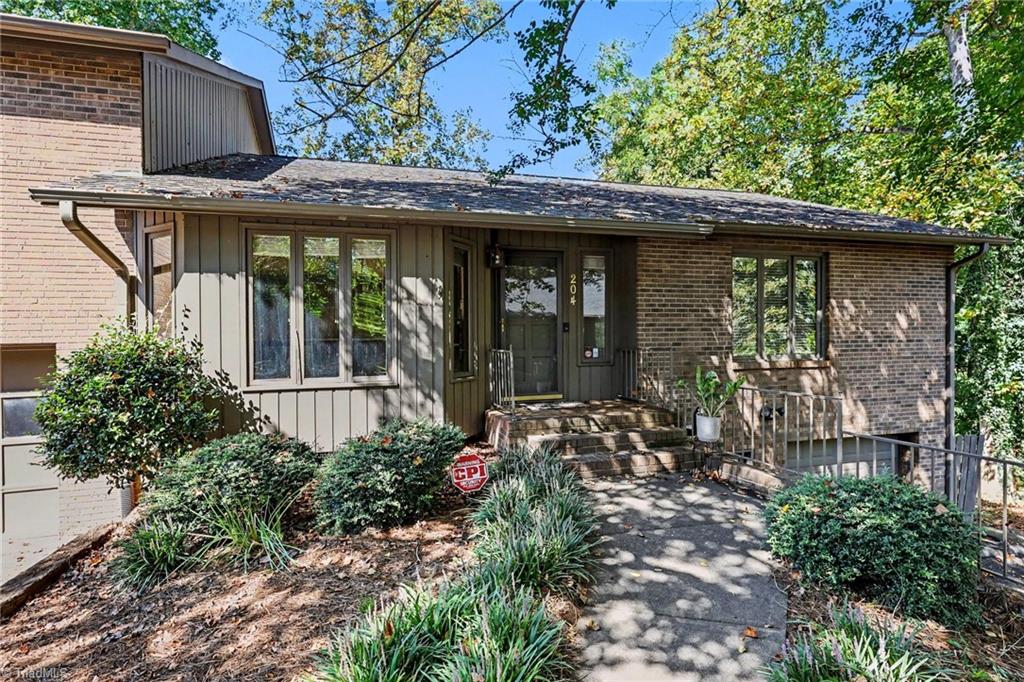 204 Ridgelea Court — photo