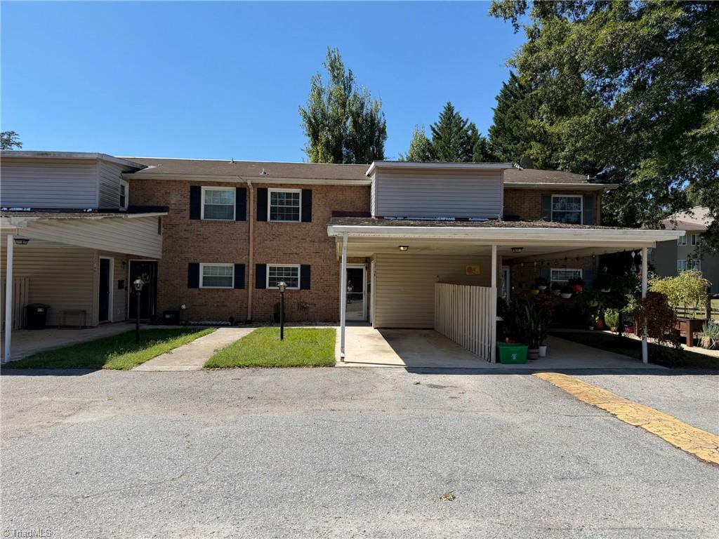 2219 Shadow Valley Road E — photo