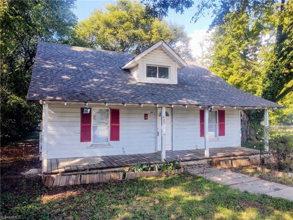 602 Raeford Avenue — photo