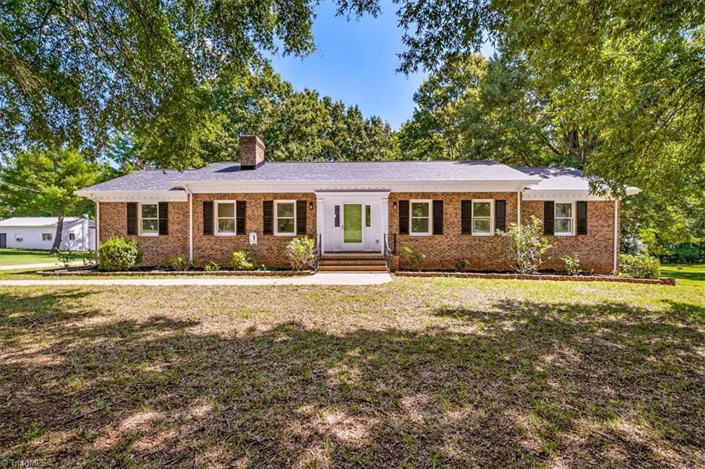 124 Clydes Drive — photo