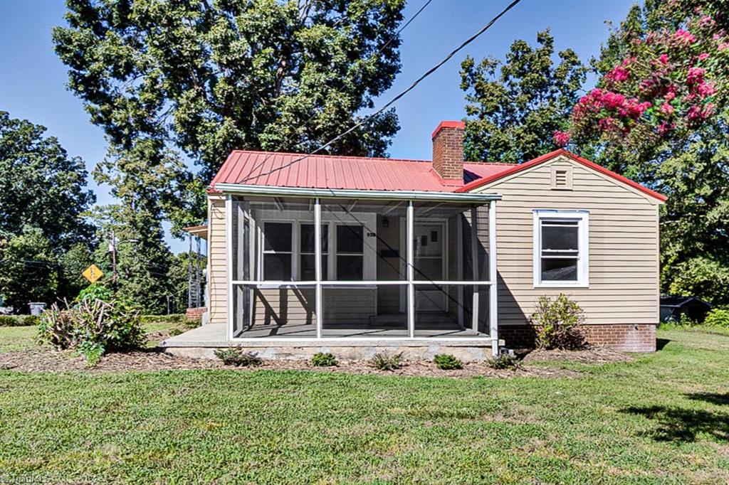 950 Cliff Road — photo