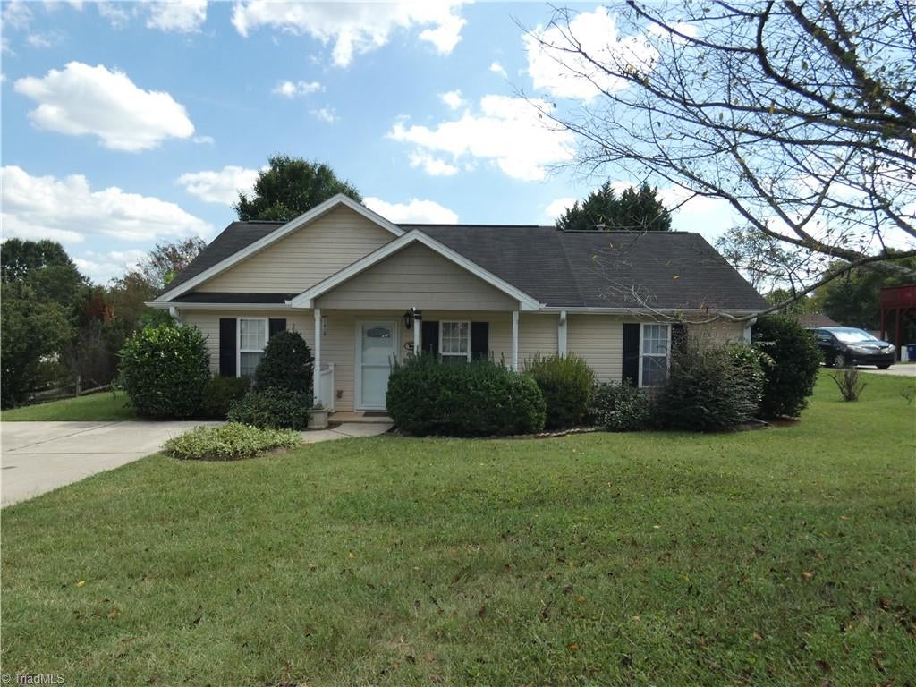 4221 Salem Landing Court — photo