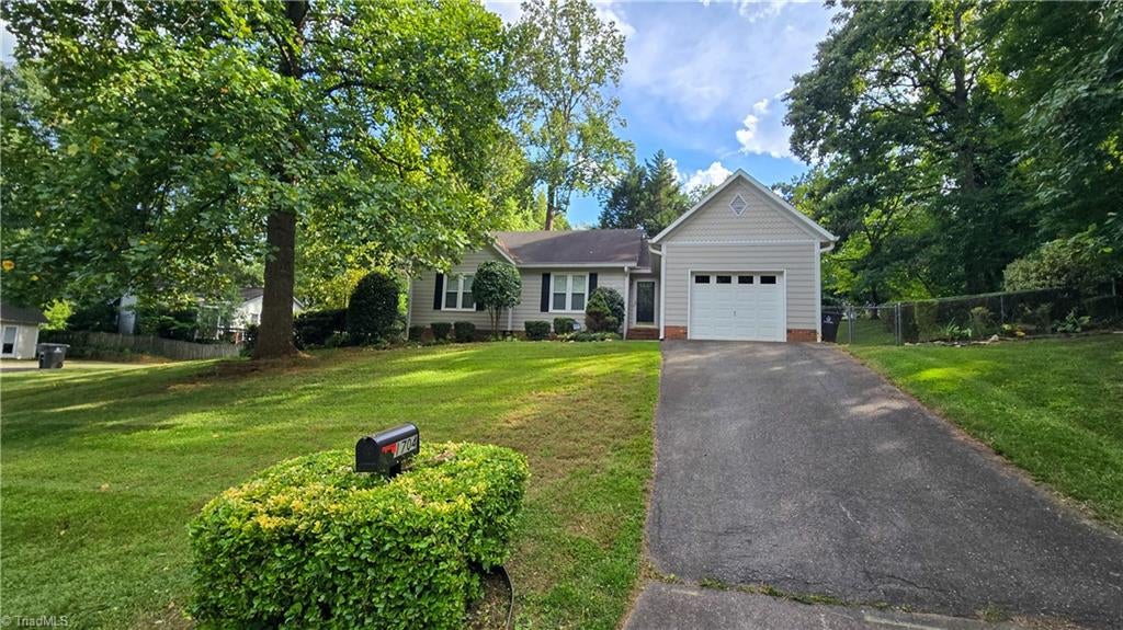 1704 Gales Court — photo