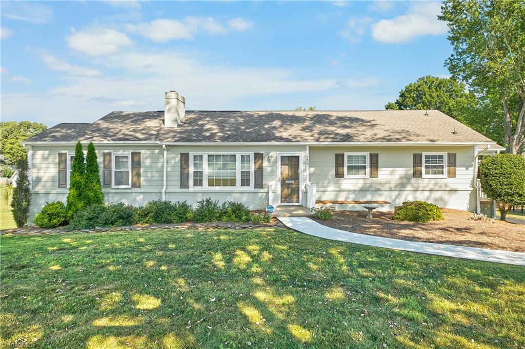 590 N Peace Haven Road — photo
