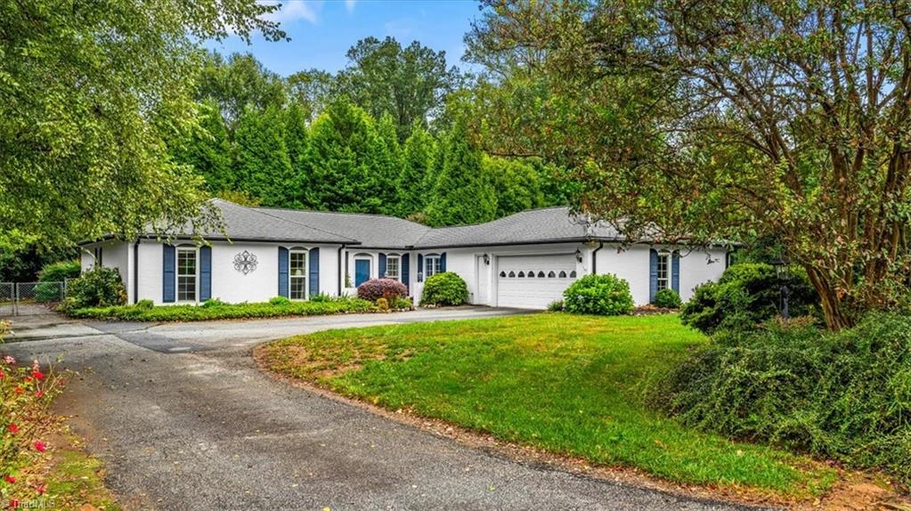 1055 Foothills Drive — photo