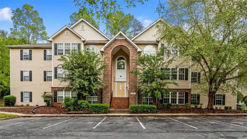 131 Ivy Glen Court — photo