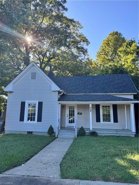 924 Dillard Street — photo