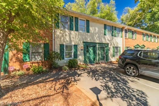 5907 King Charles Court — photo