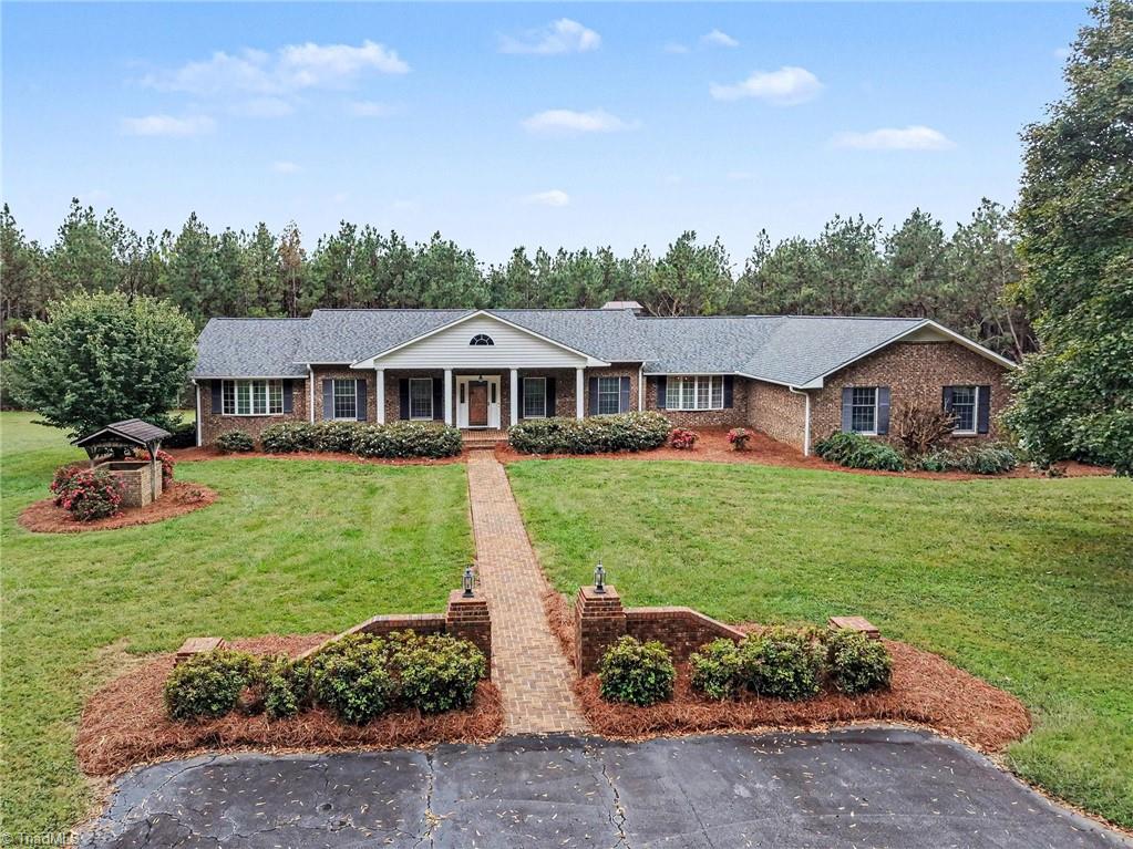 1812 Fred Hinshaw Road — photo
