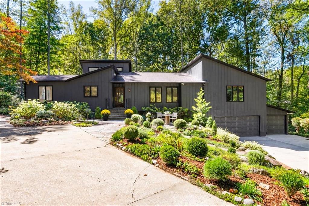 8005 Eastridge Road — photo