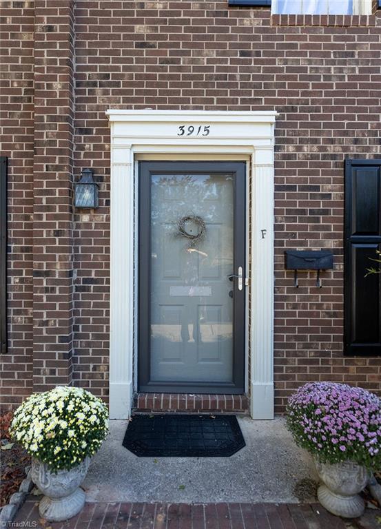 3915 Valley Court #F — photo