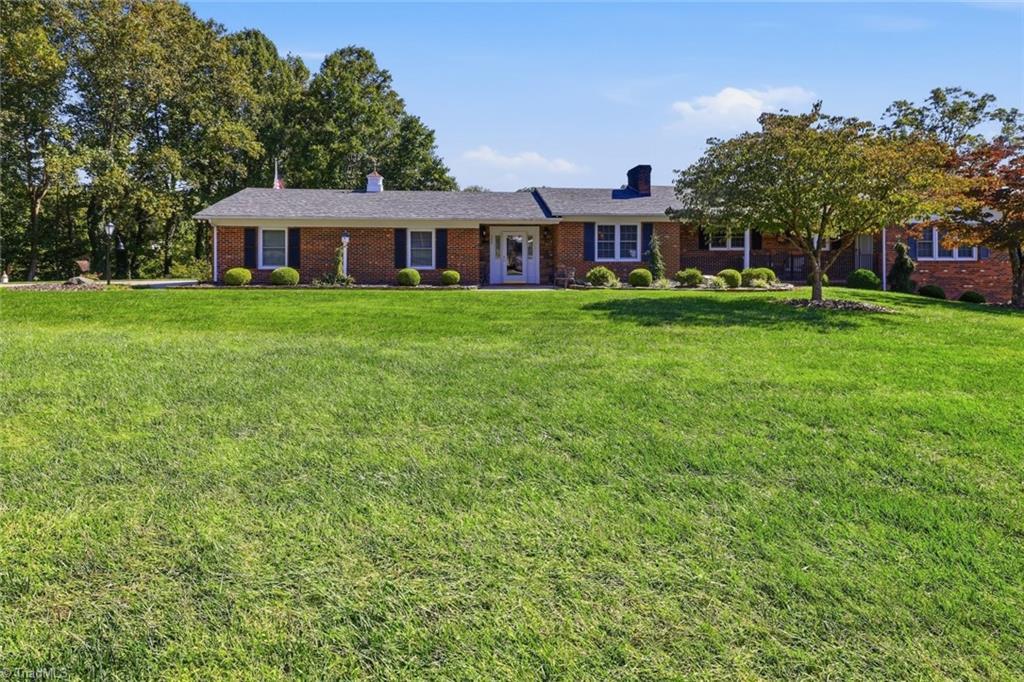 300 Oak Forest Circle — photo