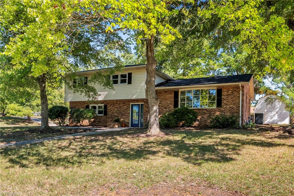 1602 Broadway Drive — photo