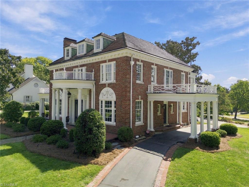 425 Hillcrest Drive — photo
