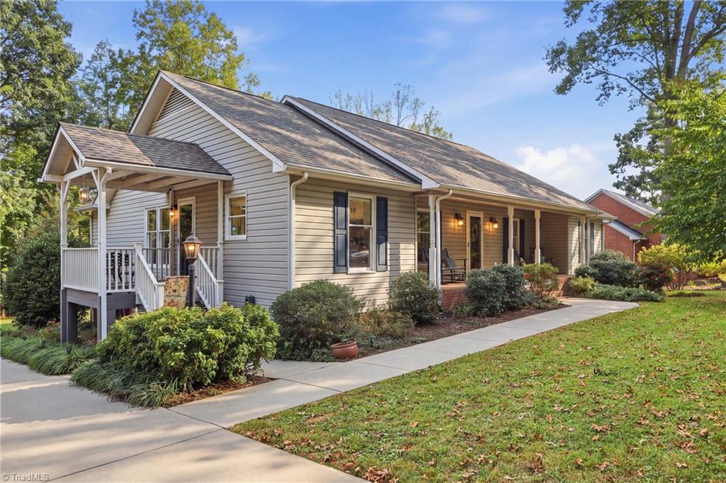 856 Lakeview Drive — photo