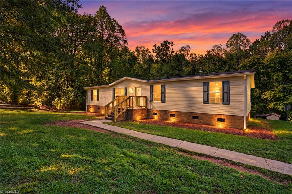 1575 Rhodes Loop, Madison, NC 27025 — photo 2