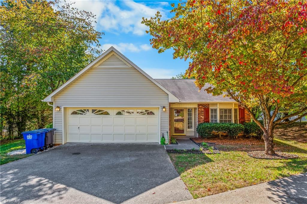 1013 Heatherstone Court — photo