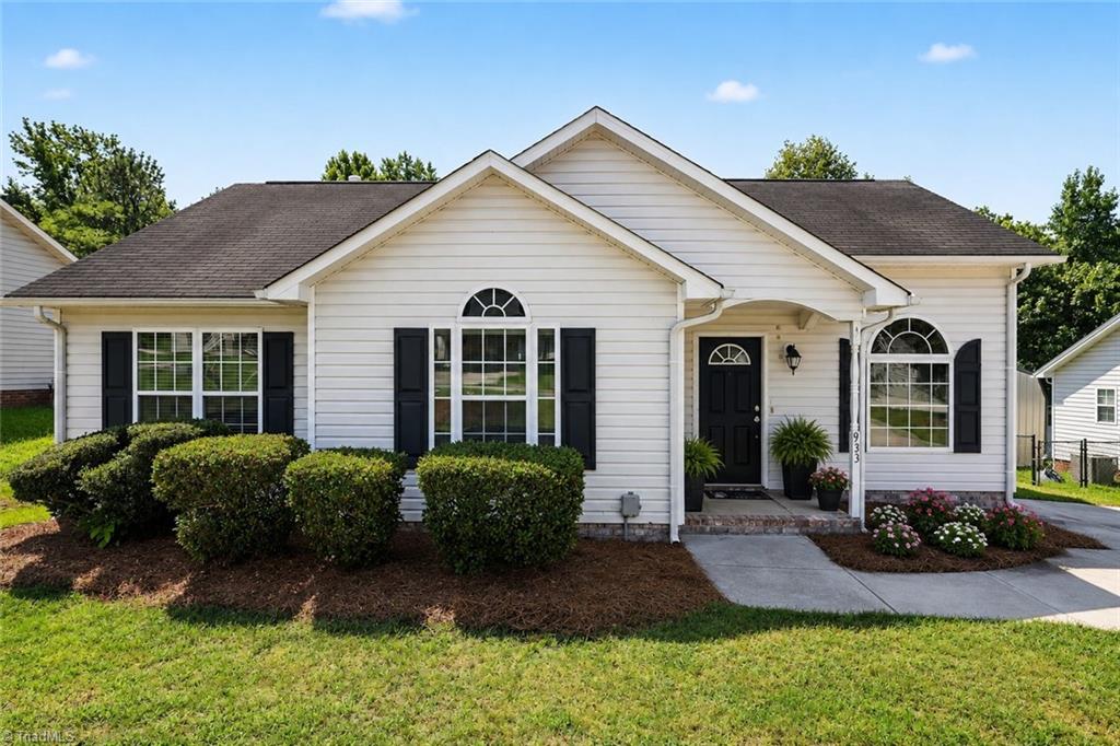 933 Londonderry Drive — photo