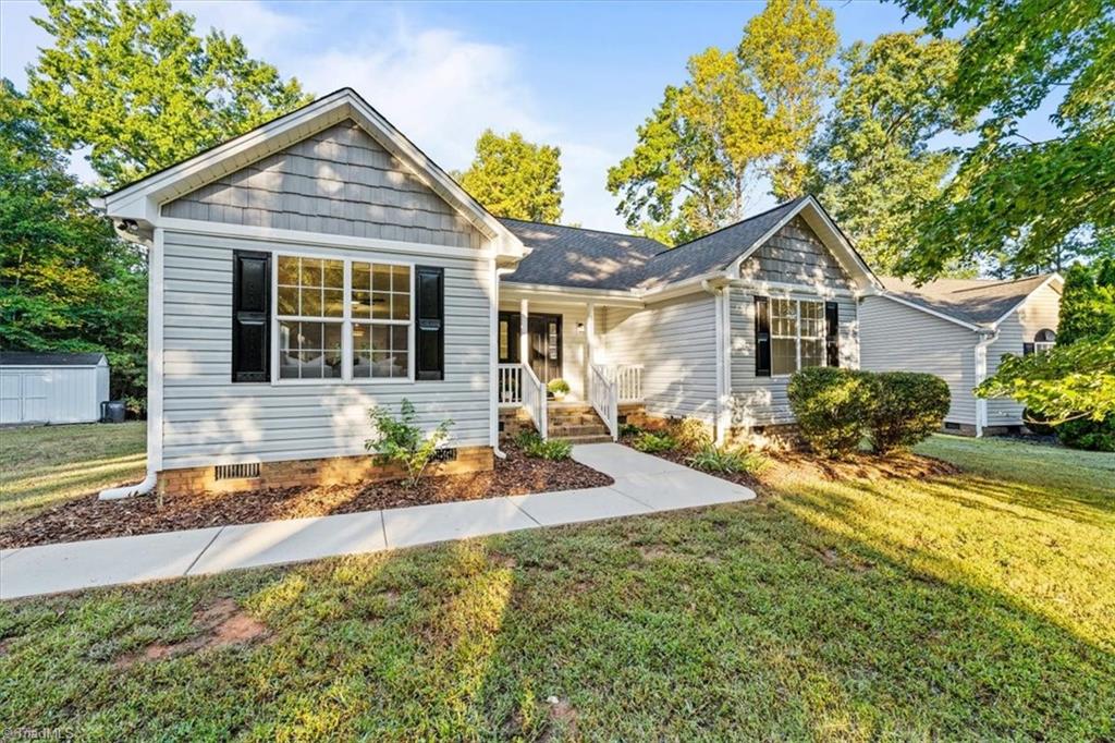 3673 Applewood Road — photo