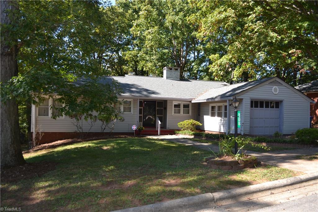 208 Hillcrest Drive — photo