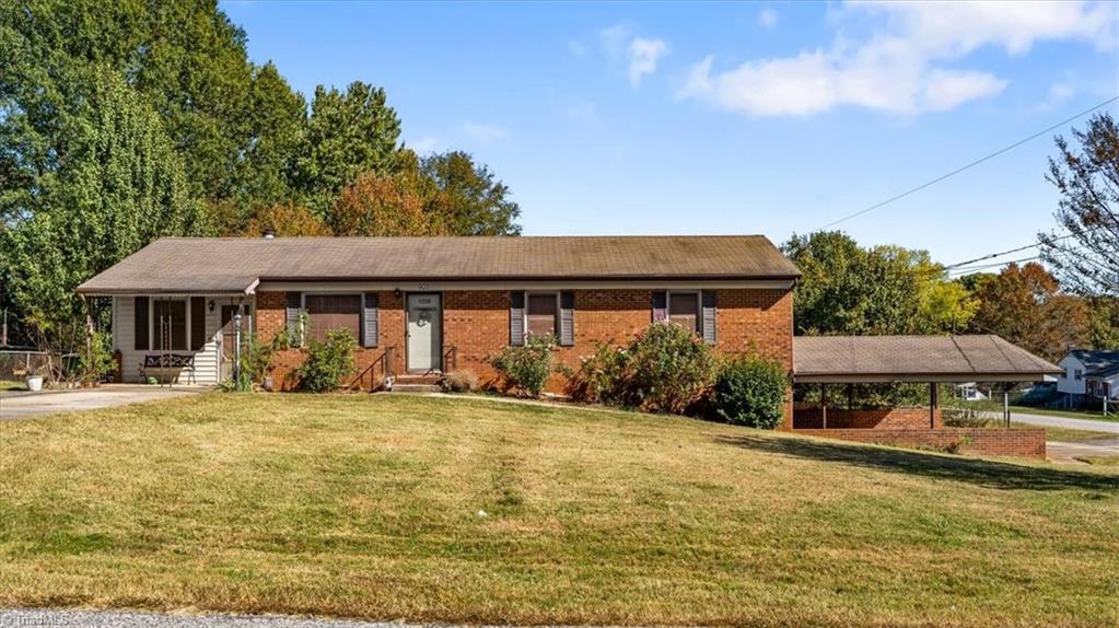 901 Chalet Drive — photo