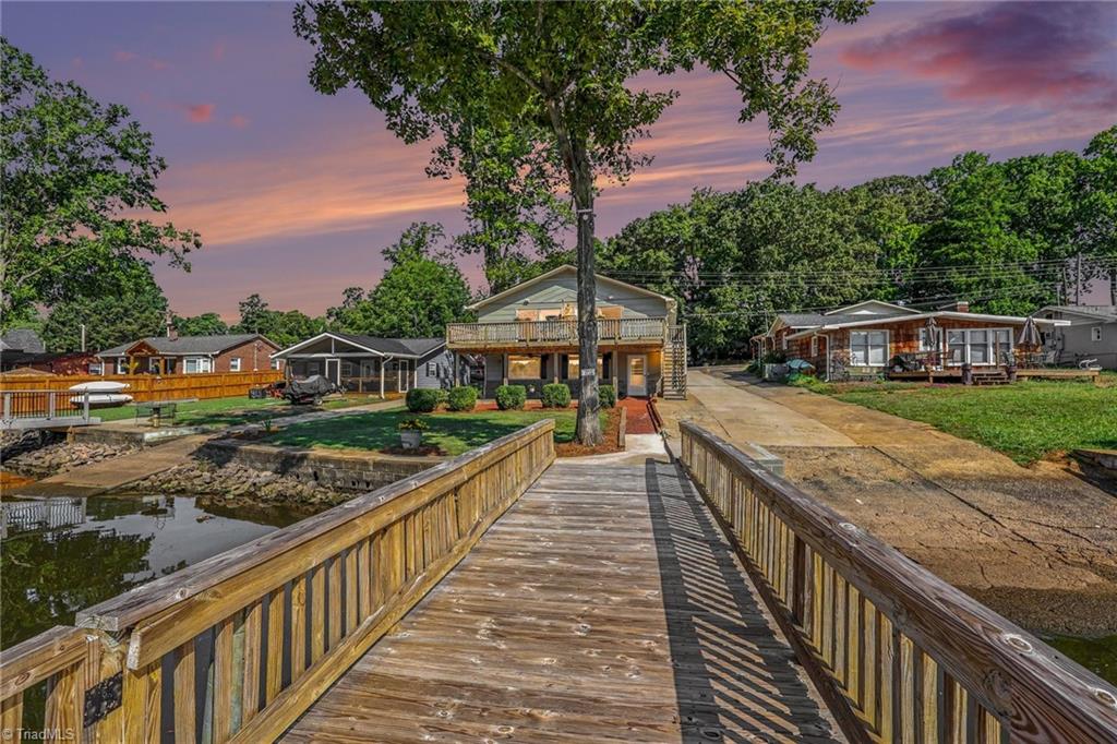 414 Lakeshore Drive — photo