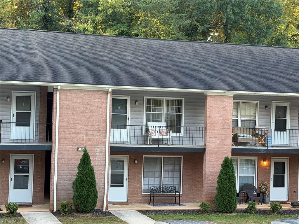 1107 Robin Hood Road #M — photo
