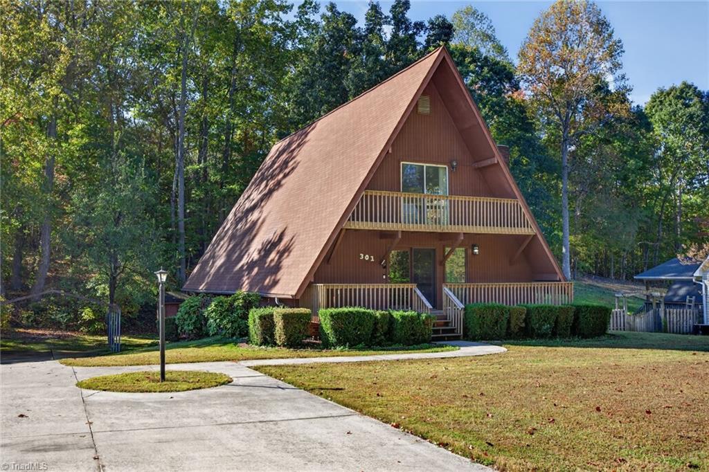 301 Fieldstone Drive — photo