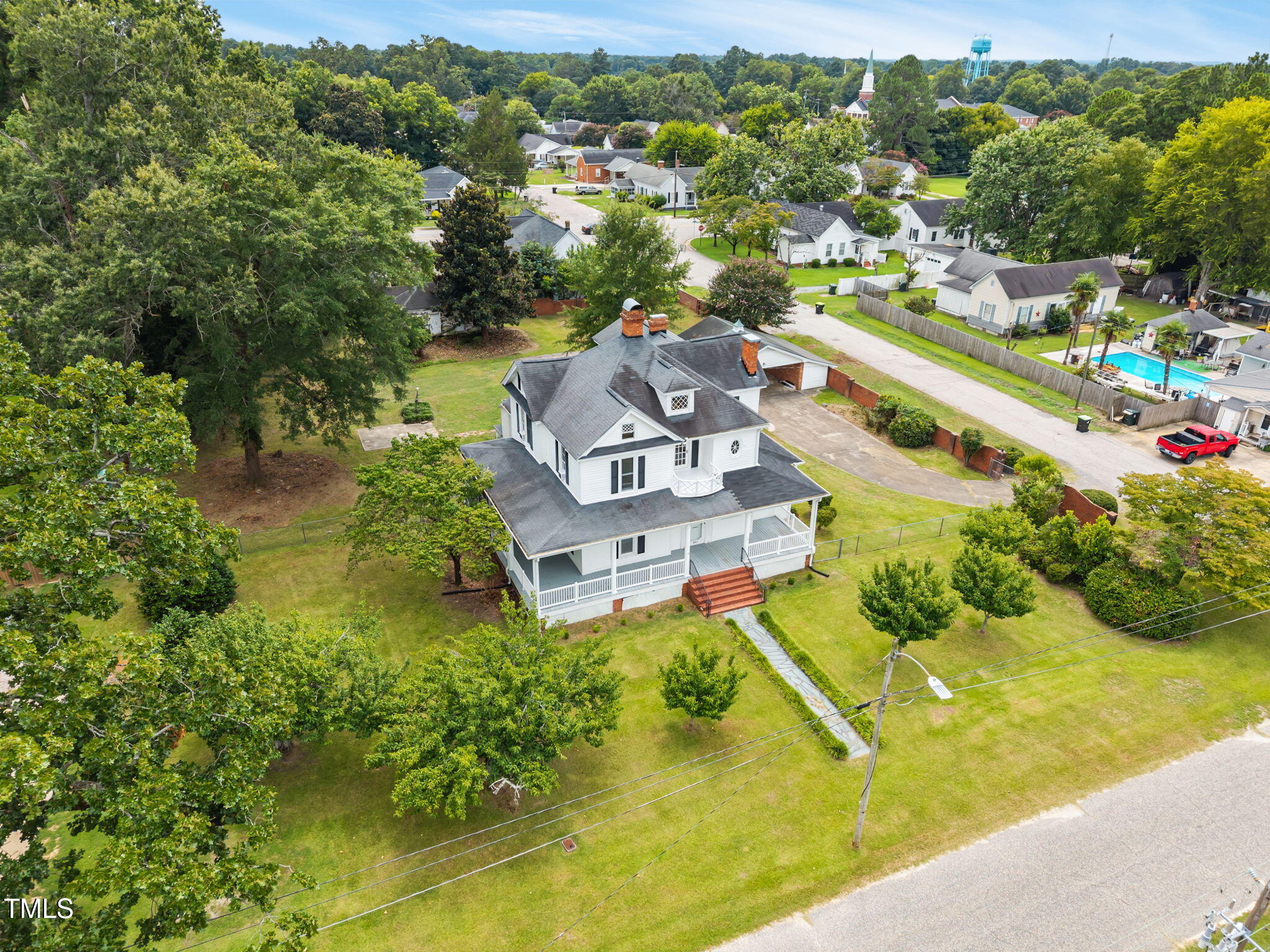 301 E H Street, Erwin, NC 28339 — photo 2